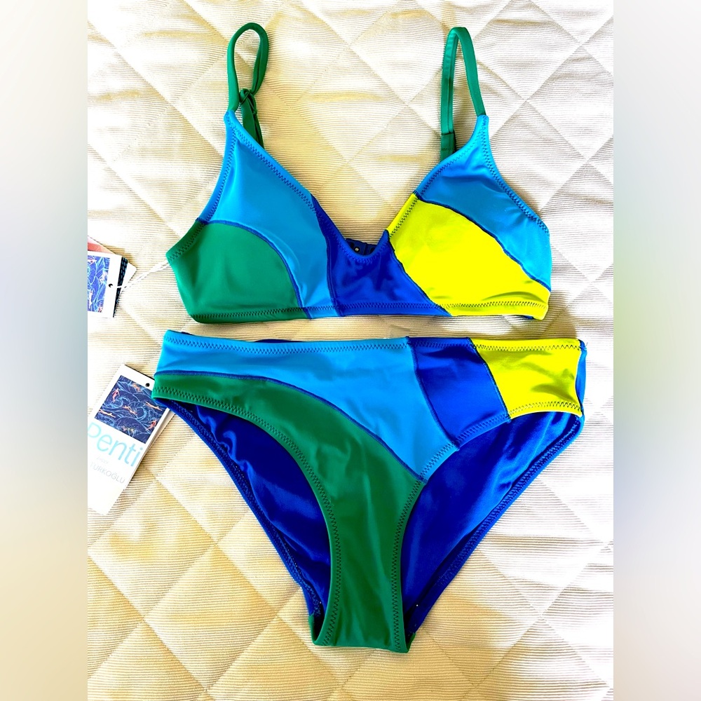 Beautiful 2 pc bikini swimwear rainbow colors blue yellow green EUR 36 US 2 to 4